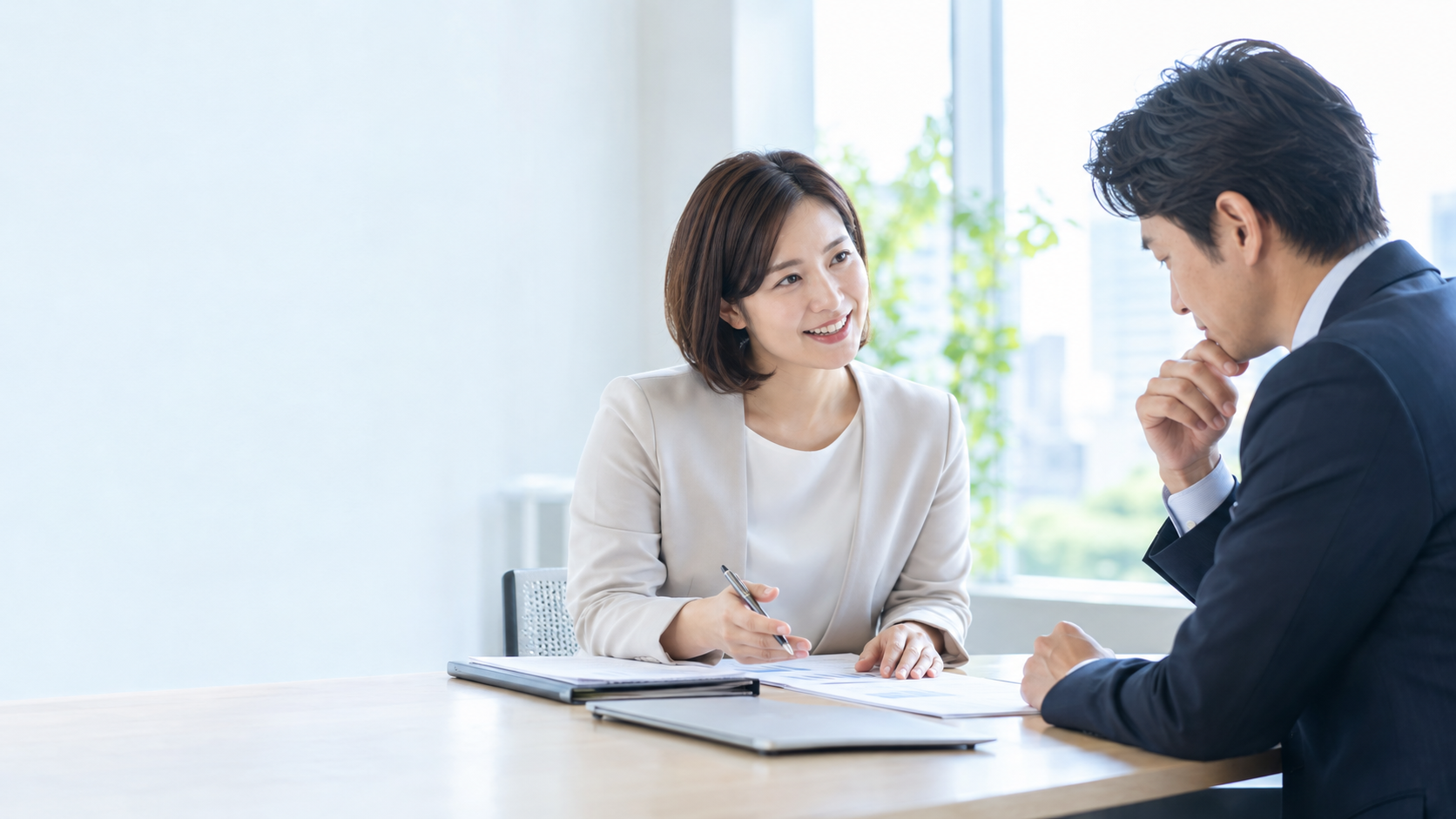 担当者と課題を整理する打ち合わせ