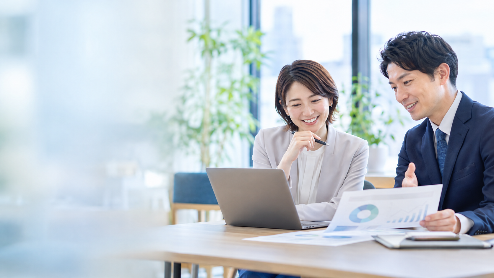 結果を振り返り次の施策を検討する打ち合わせ