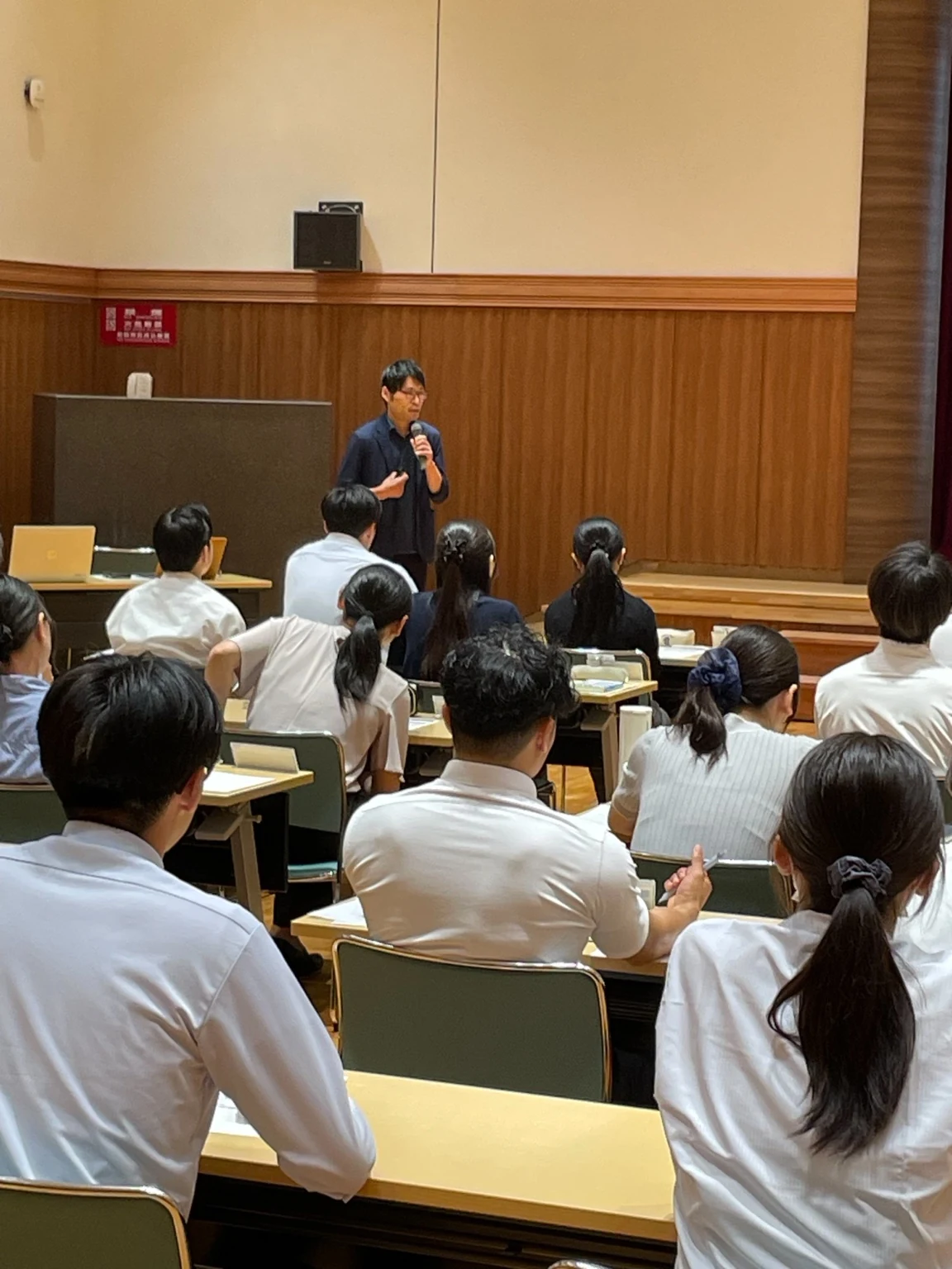 三岐しんきん健康保険組合の健康セミナー講義風景